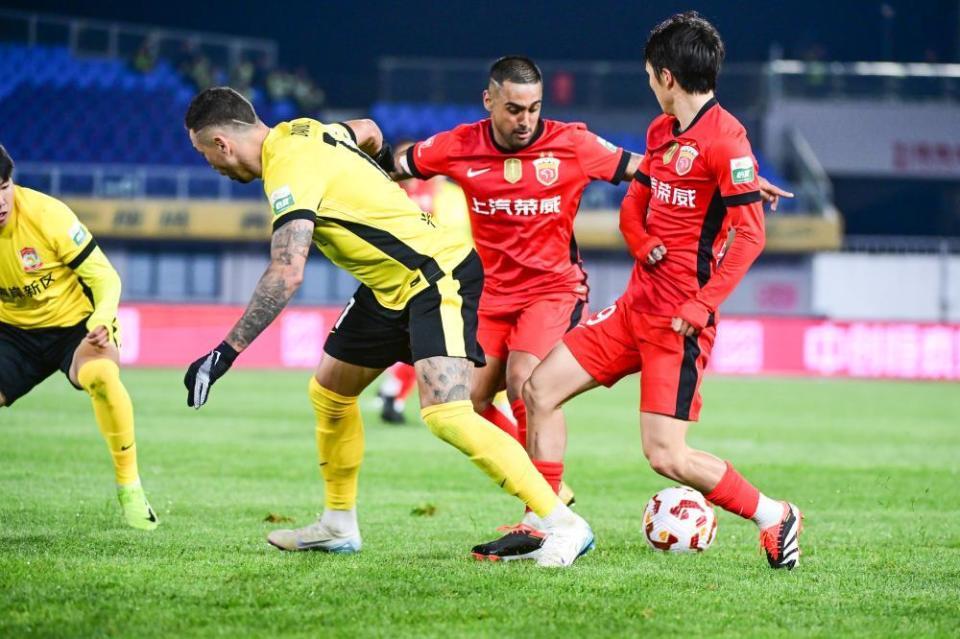 海港VS西海岸首发：5外援PK4外援！蒯纪闻登场 杨希反戈 武磊替补